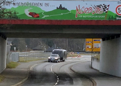 PKW Transport im geschlossenen Anhänger