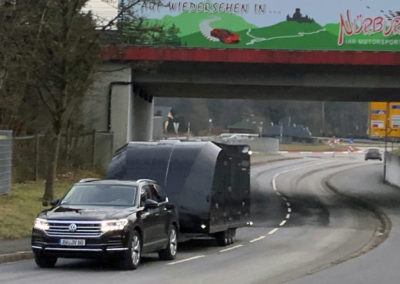 PKW Transport im geschlossenen Anhänger