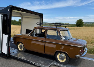 Geschlossener Transport für PKW - hier transportieren wir einen wertvollen Oldtimer